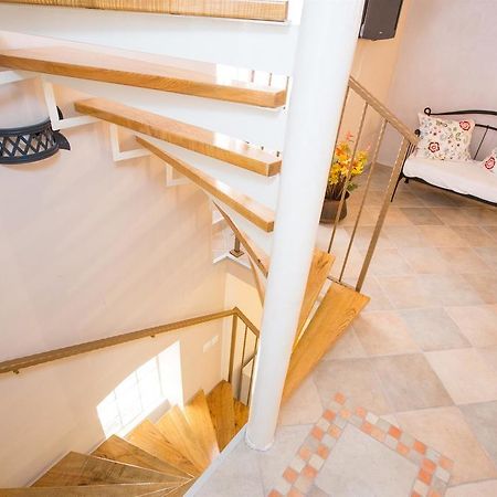 Holiday Home Smokovec Vrbnik Eksteriør billede