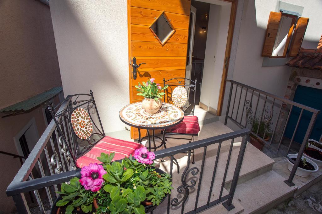 Holiday Home Smokovec Vrbnik Eksteriør billede