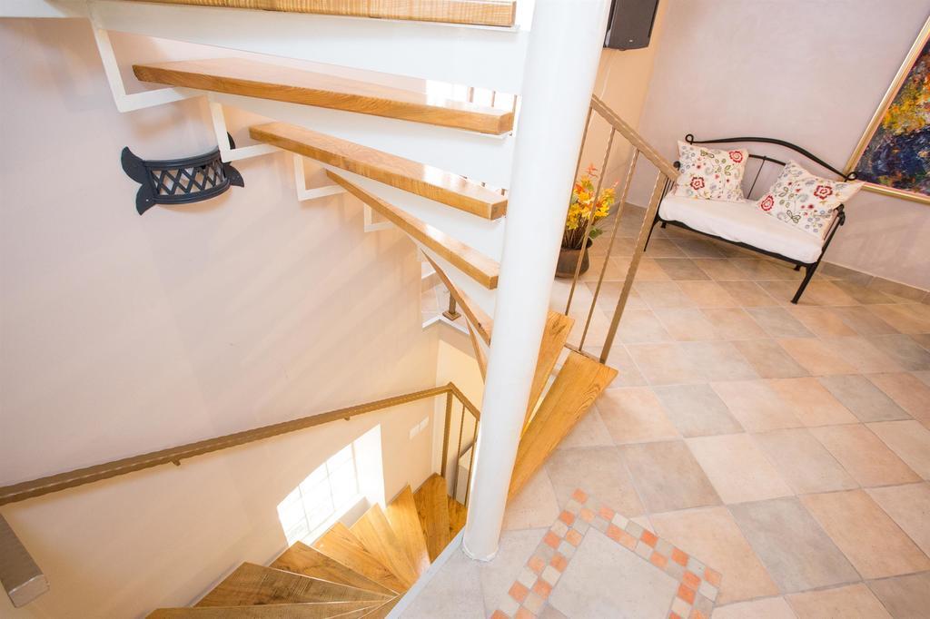 Holiday Home Smokovec Vrbnik Eksteriør billede